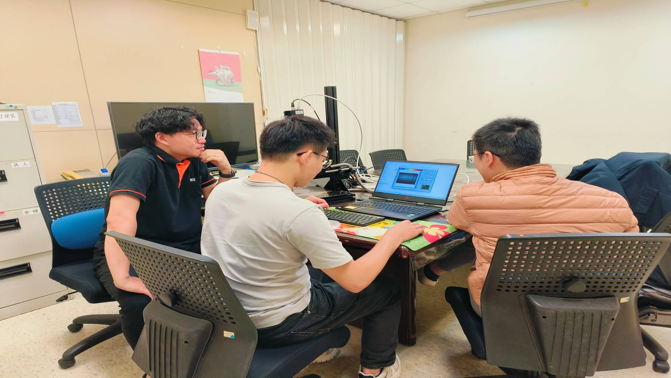 中大光電郭老師來訪測試
